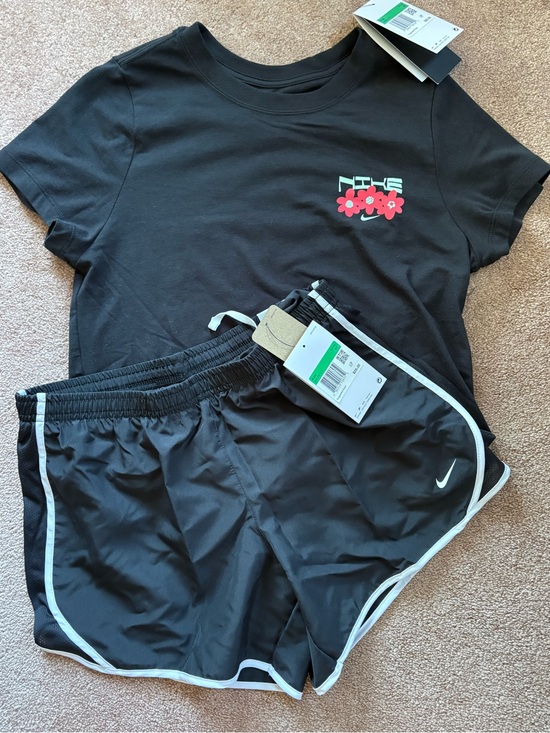 Nike Other - Nike Kids Girls tshirt shorts athletic set lot bundle size XL NWT